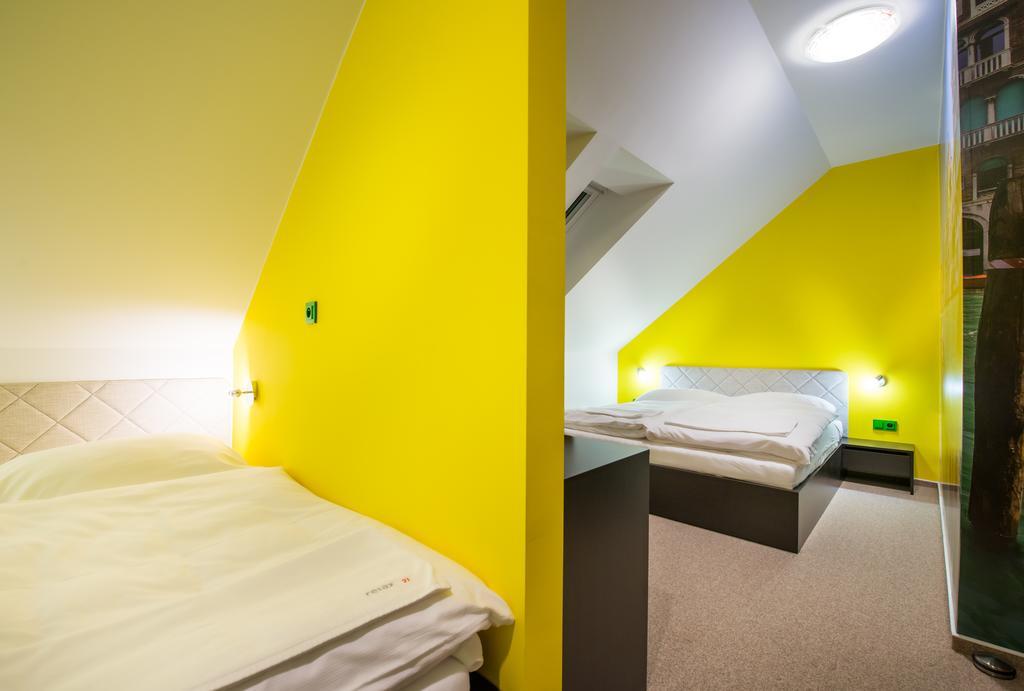 Relax21 Hotel Uhersky Ostroh Room photo