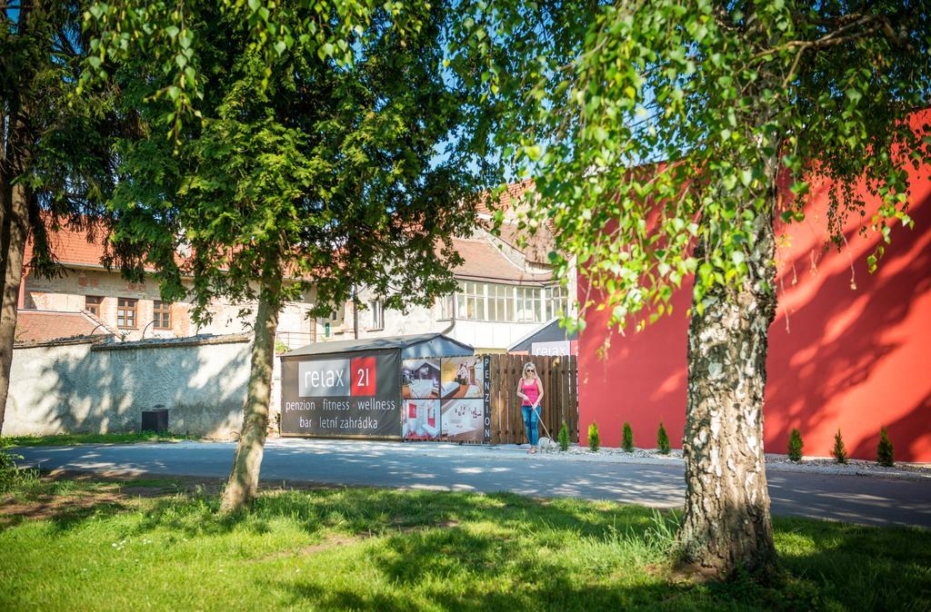 Relax21 Hotel Uhersky Ostroh Exterior photo
