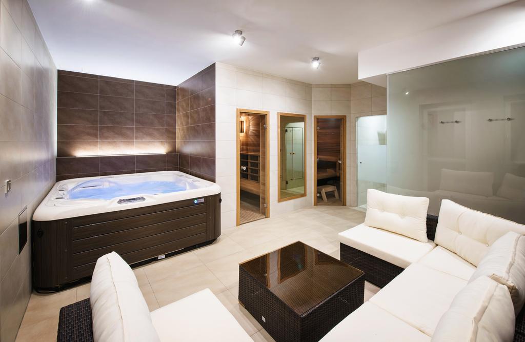 Relax21 Hotel Uhersky Ostroh Exterior photo